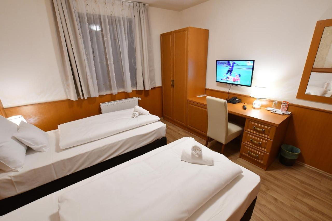 Hotel Barbakán Pécs Exterior foto
